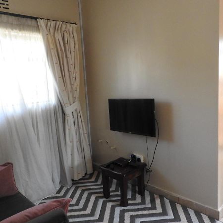 Magnolia Pine Bed & Breakfast ไนโรบี ภายนอก รูปภาพ