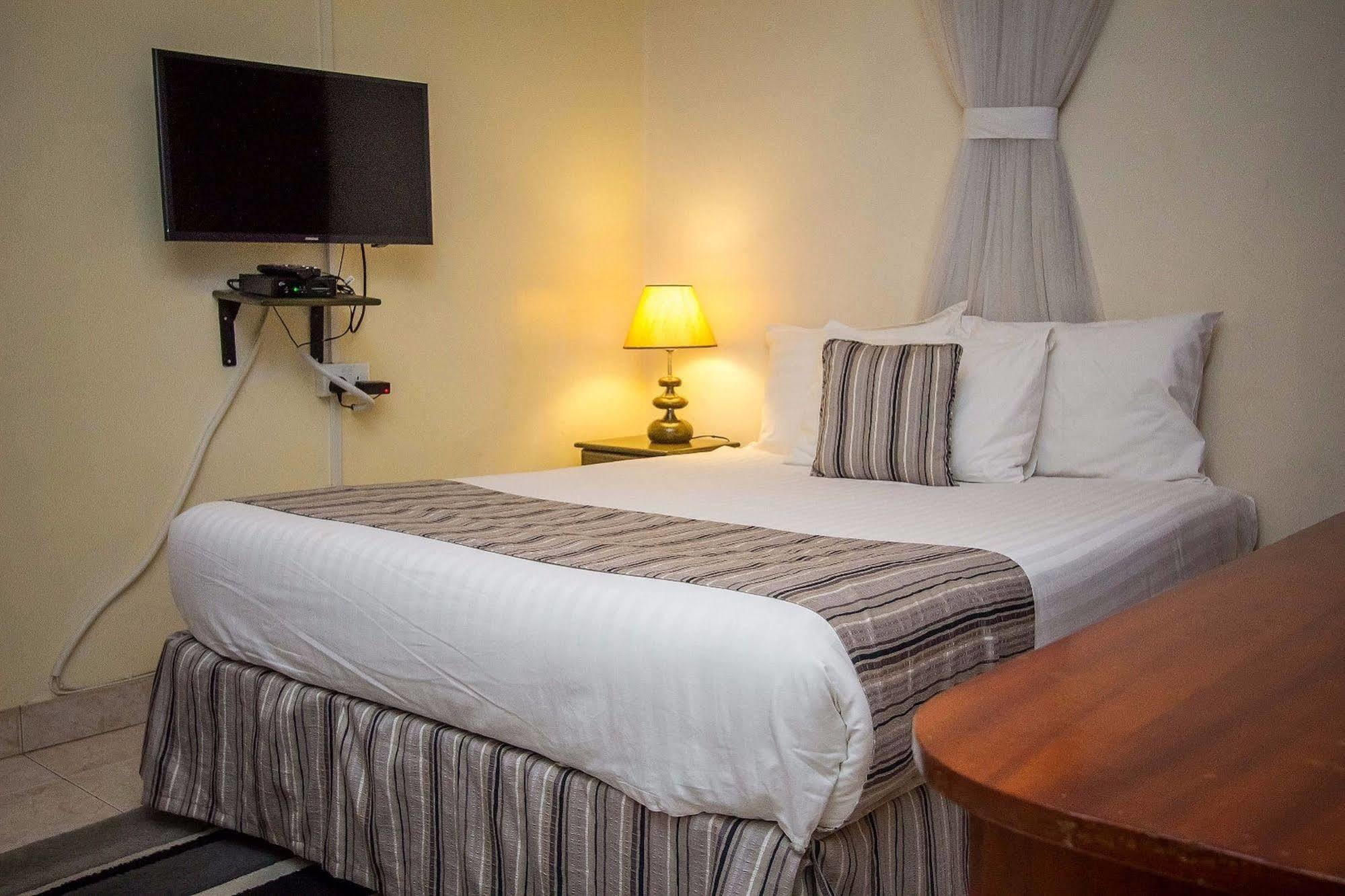 Magnolia Pine Bed & Breakfast ไนโรบี ภายนอก รูปภาพ