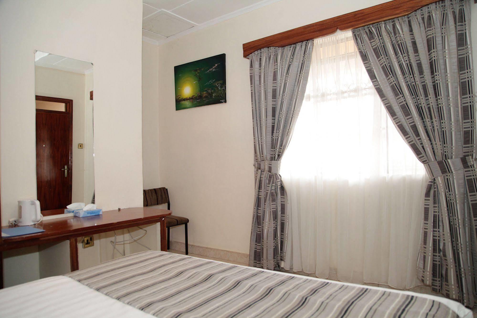 Magnolia Pine Bed & Breakfast ไนโรบี ภายนอก รูปภาพ