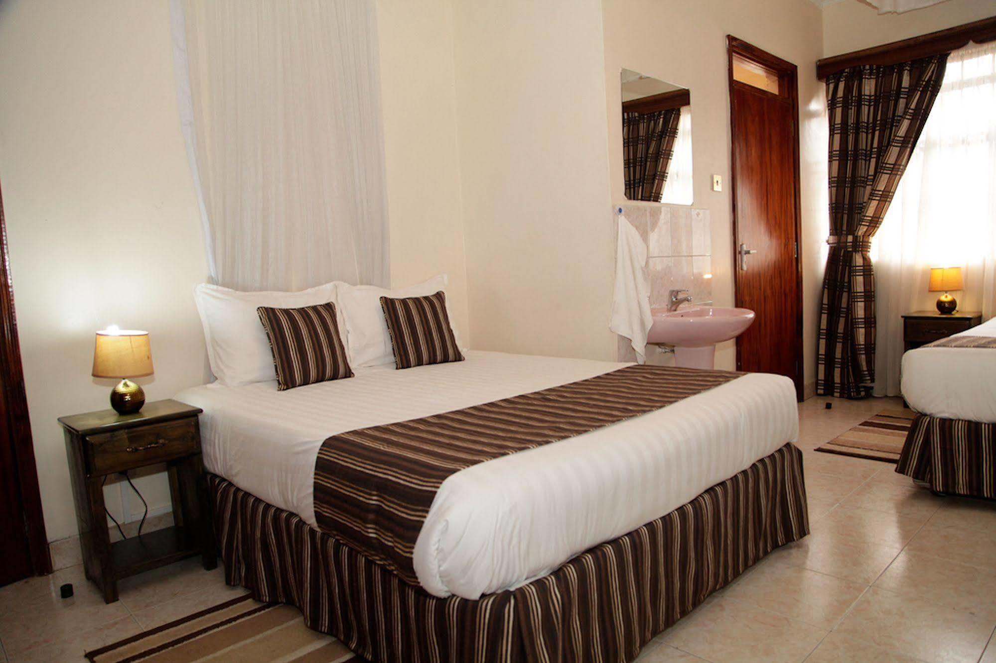 Magnolia Pine Bed & Breakfast ไนโรบี ภายนอก รูปภาพ