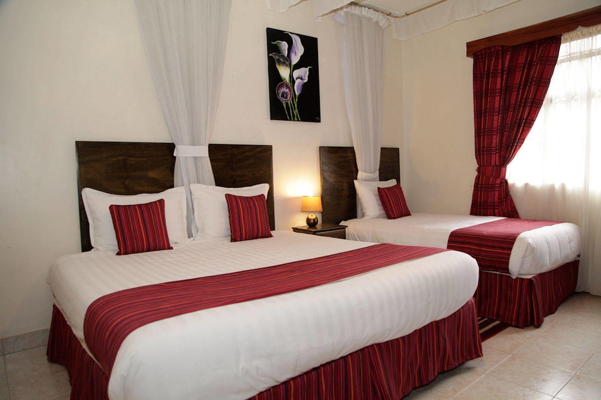 Magnolia Pine Bed & Breakfast ไนโรบี ภายนอก รูปภาพ