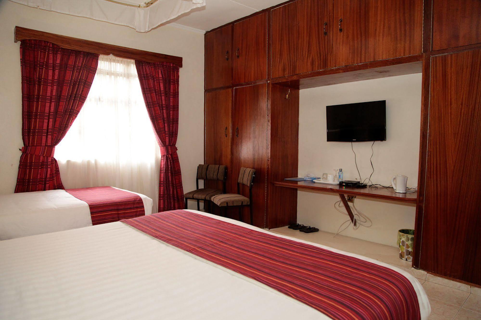 Magnolia Pine Bed & Breakfast ไนโรบี ภายนอก รูปภาพ