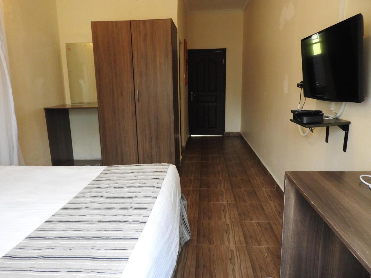 Magnolia Pine Bed & Breakfast ไนโรบี ภายนอก รูปภาพ