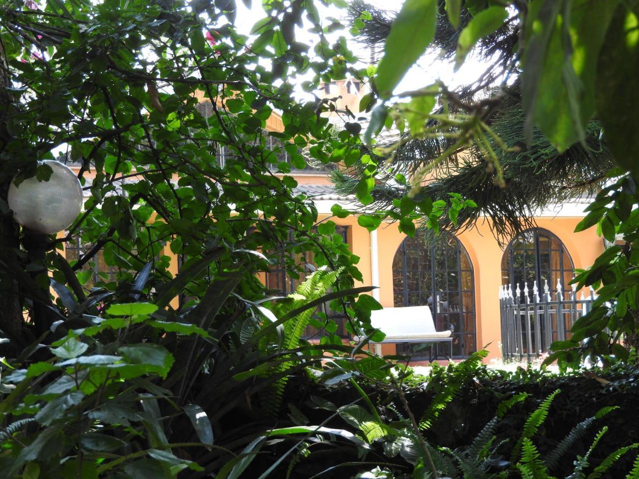 Magnolia Pine Bed & Breakfast ไนโรบี ภายนอก รูปภาพ