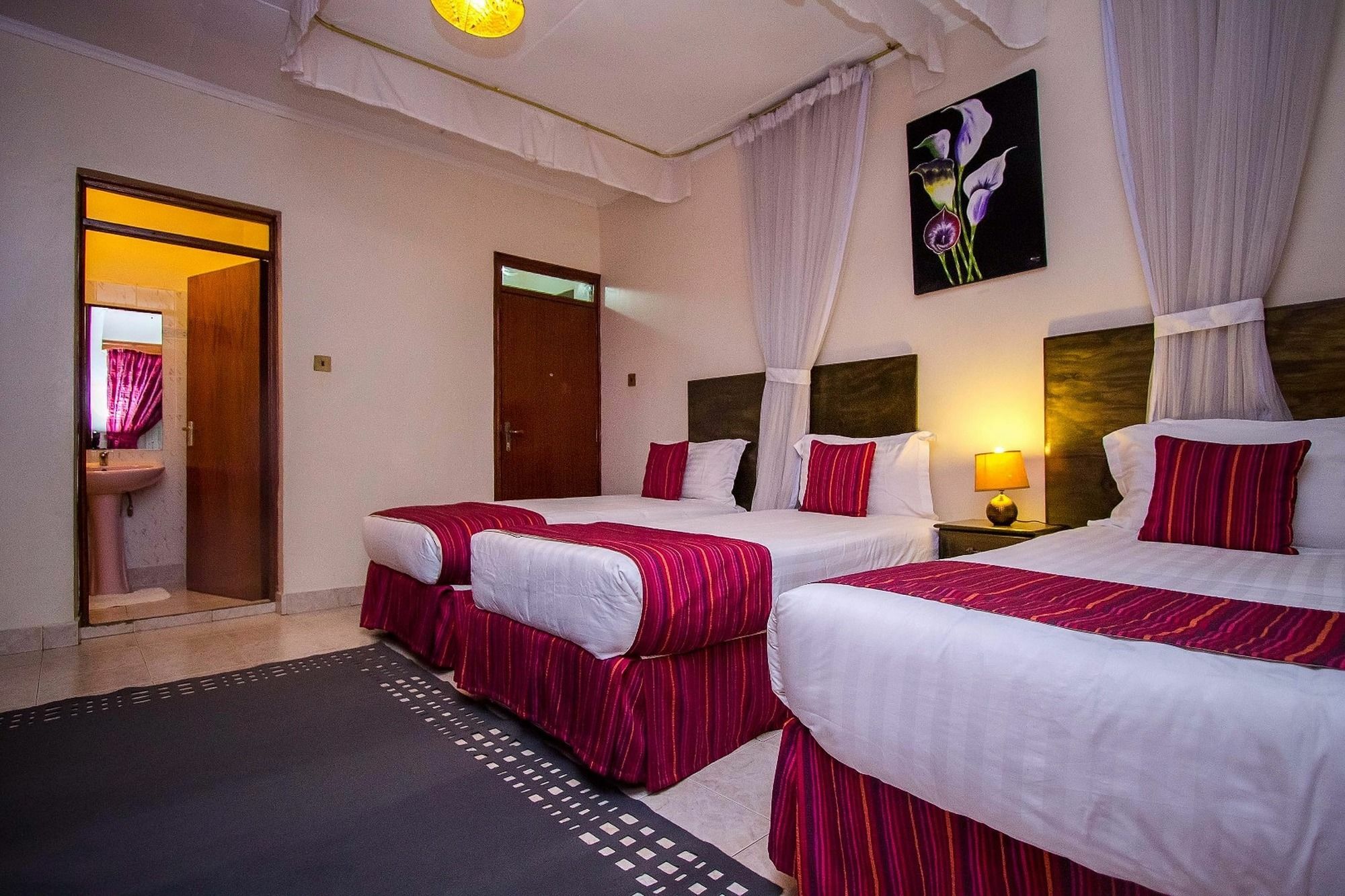 Magnolia Pine Bed & Breakfast ไนโรบี ภายนอก รูปภาพ