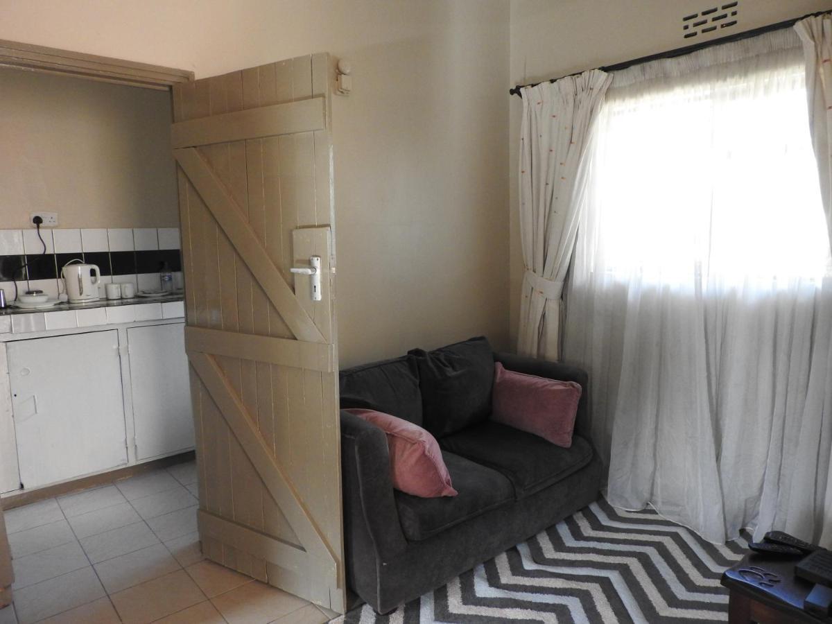 Magnolia Pine Bed & Breakfast ไนโรบี ภายนอก รูปภาพ